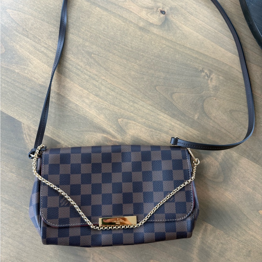 Elegant Brown Checkered Crossbody Bag with Gold Accents - Picture 6 of 11
